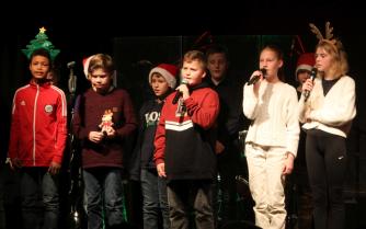 Ein besinnliches Winterkonzert beschwingt die KGS