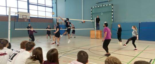 Ein spannendes Volleyballturnier bis zum Ende
