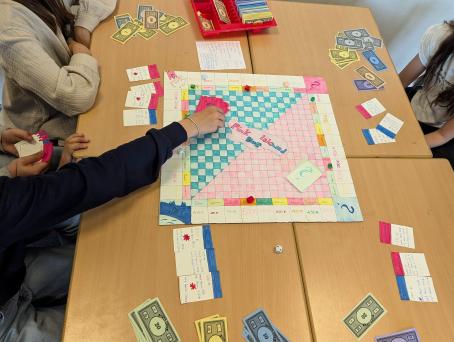 Brettspiele gestalten: Logik und Spaß verknüpfen