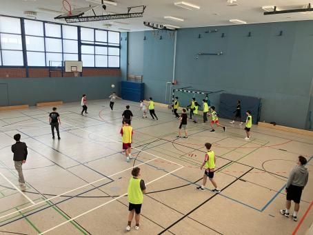 Beim Fußball haben die Deutschen und Spanier ja eine leidvolle Geschichte. Bei diesem Spiel gab es aber zum Glück kein Handspiel...