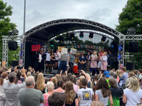 Die Lehrermodenschau kam beim Publikum gut an!