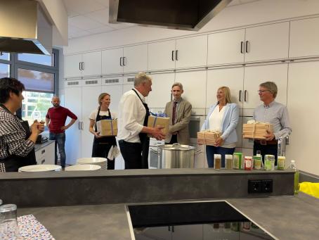 Nachdem man sich fast die Zähne ausgebissen hatte...