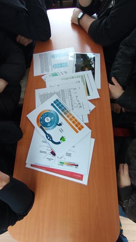 Arbeit an Statistiken und Diagrammen