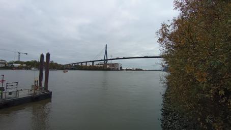 Die Köhlbrandbrücke als Symbol für den Straßentransport