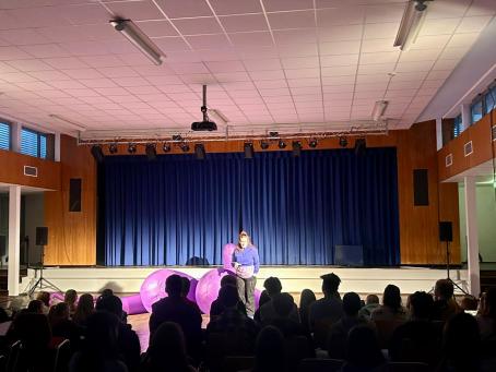 Stimmung in der Aula beim Theater