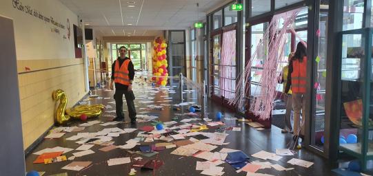 Starkes Stück! Es wurde aber auch alles wieder in 45 Minuten (!) aufgeräumt!