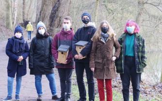 Umwelt AG baut Nistkästen für den Herrenteich